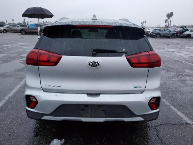 KNDCB3LCXL5448686 - 2020 KIA NIRO LX SILVER photo 6