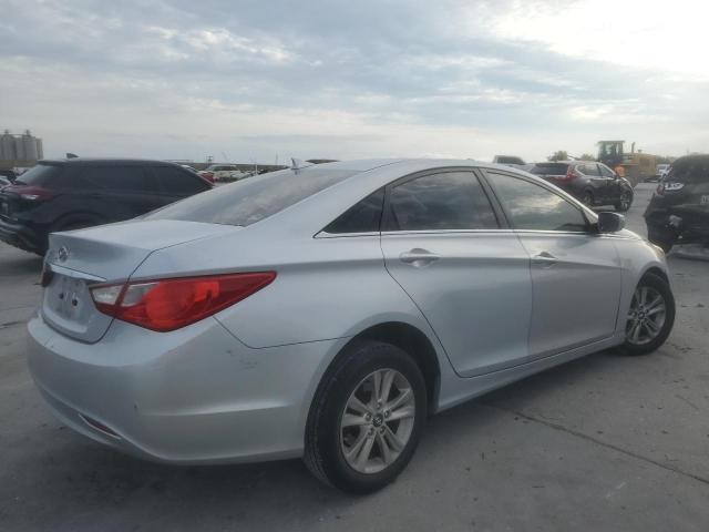 5NPEB4AC3CH413182 - 2012 HYUNDAI SONATA GLS SILVER photo 3