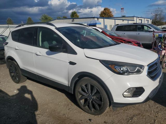 1FMCU0GD2HUC30715 - 2017 FORD ESCAPE SE WHITE photo 4