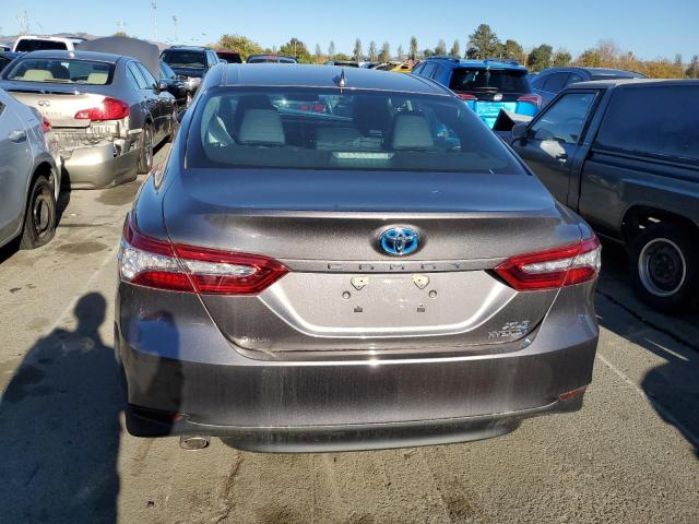 4T1F31AK0LU525298 - 2020 TOYOTA CAMRY XLE GRAY photo 6