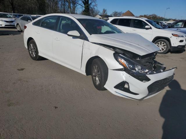 5NPE24AF3KH790345 - 2019 HYUNDAI SONATA SE WHITE photo 4