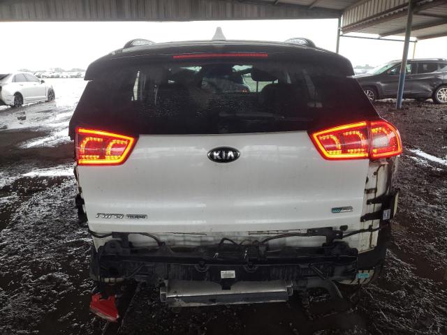 KNDCC3LC0K5264336 - 2019 KIA NIRO EX WHITE photo 6