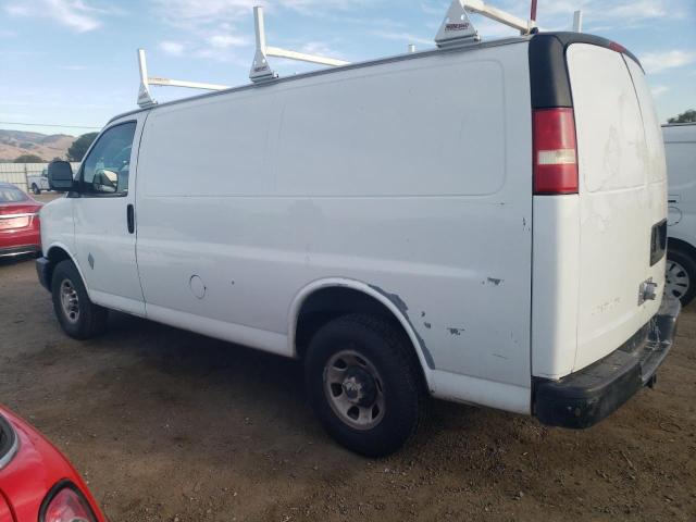 1GCGG25V371194702 - 2007 CHEVROLET EXPRESS G2 WHITE photo 2