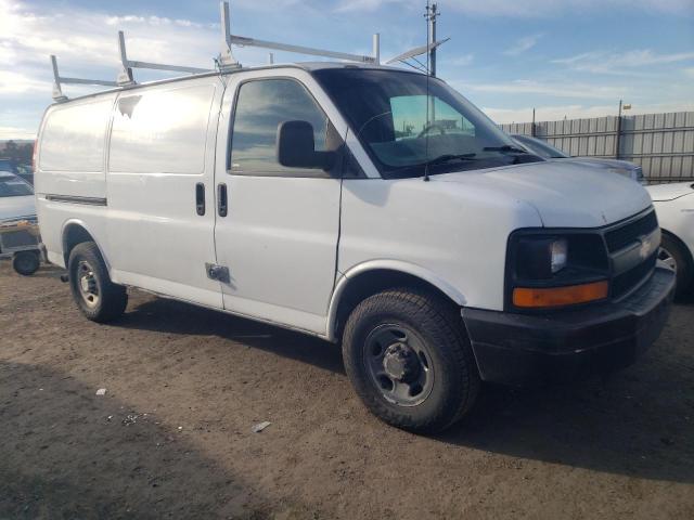 1GCGG25V371194702 - 2007 CHEVROLET EXPRESS G2 WHITE photo 4