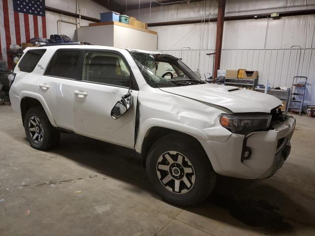 JTEPU5JR4P6127687 - 2023 TOYOTA 4RUNNER SE WHITE photo 4