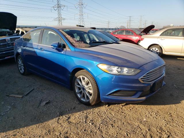 3FA6P0H72HR370262 - 2017 FORD FUSION SE BLUE photo 4