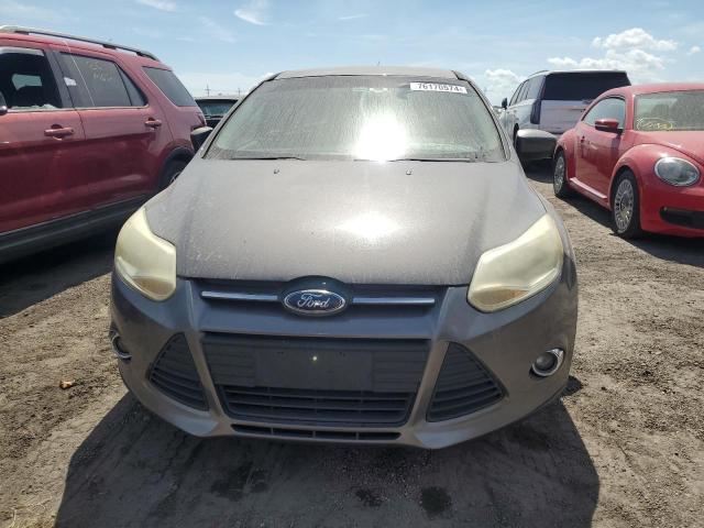 1FAHP3F2XCL199883 - 2012 FORD FOCUS SE GRAY photo 5