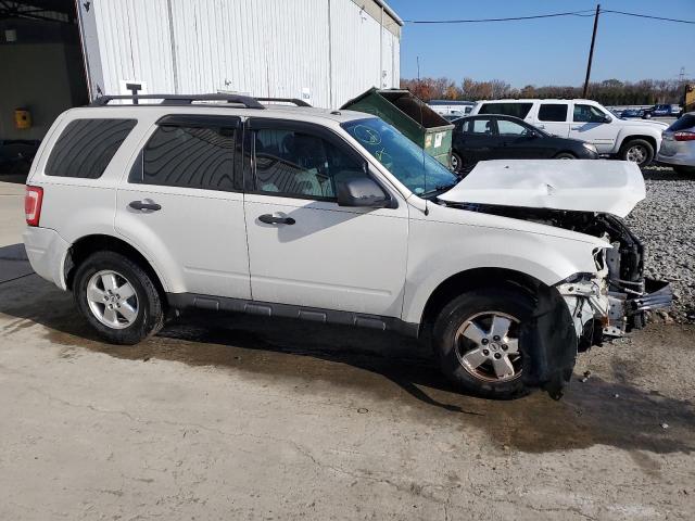 1FMCU0D77CKB03574 - 2012 FORD ESCAPE XLT WHITE photo 4