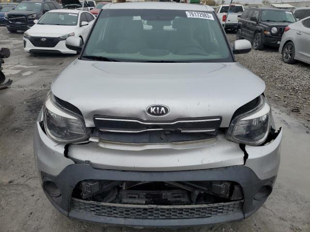 KNDJN2A29K7681240 - 2019 KIA SOUL SILVER photo 5