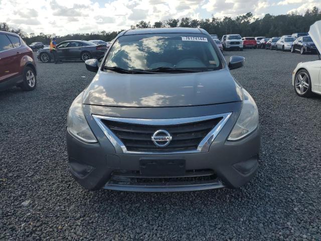 3N1CN7AP5HL840991 - 2017 NISSAN VERSA S GRAY photo 5