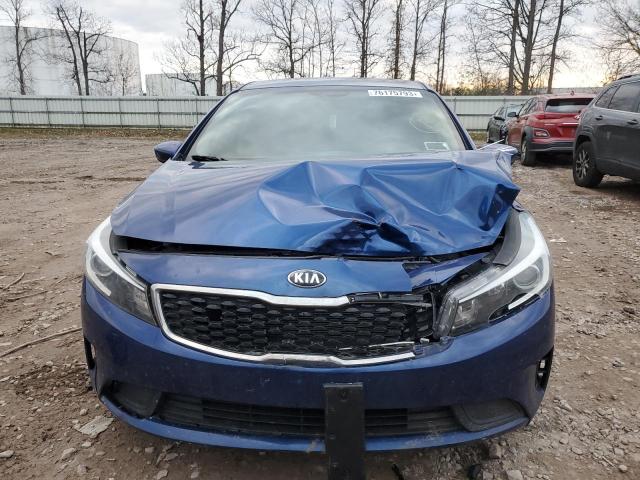 3KPFK4A79JE246237 - 2018 KIA FORTE LX BLUE photo 5