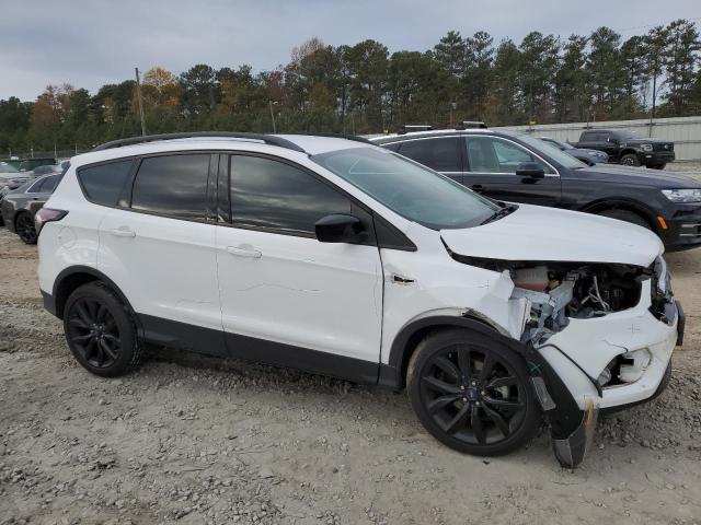 1FMCU0GD4JUD13844 - 2018 FORD ESCAPE SE WHITE photo 4