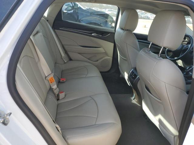 1G4ZP5SS0JU143020 - 2018 BUICK LACROSSE ESSENCE თეთრი ფოტო 10