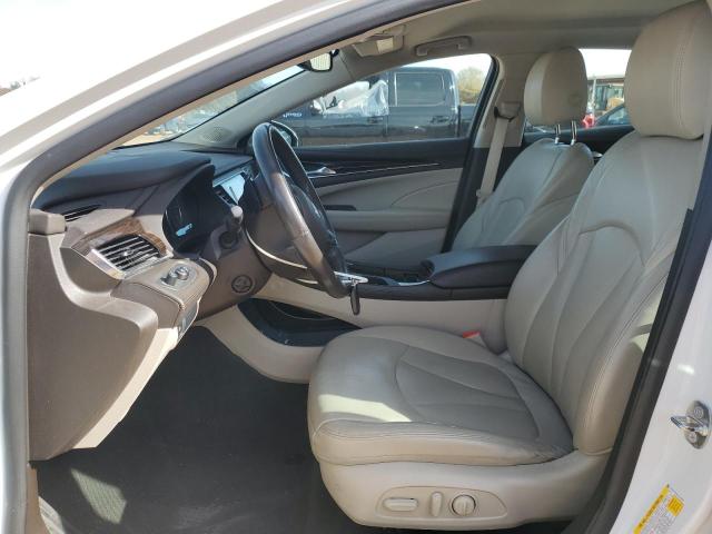 1G4ZP5SS0JU143020 - 2018 BUICK LACROSSE ESSENCE თეთრი ფოტო 7