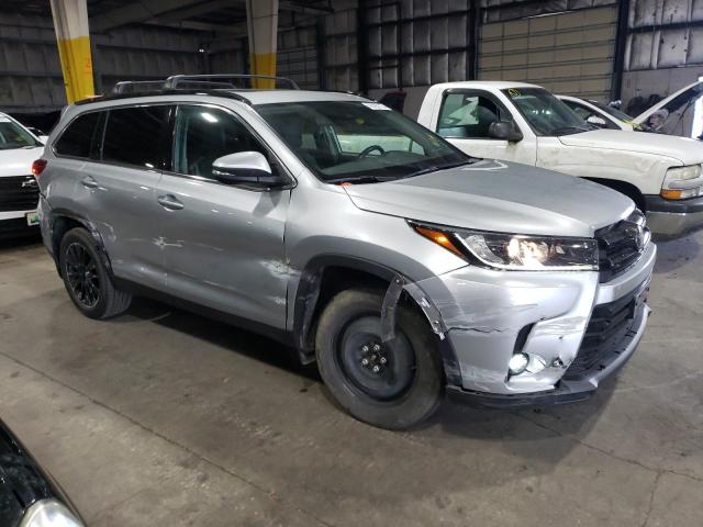 5TDJZRFH0KS567224 - 2019 TOYOTA HIGHLANDER SE SILVER photo 4