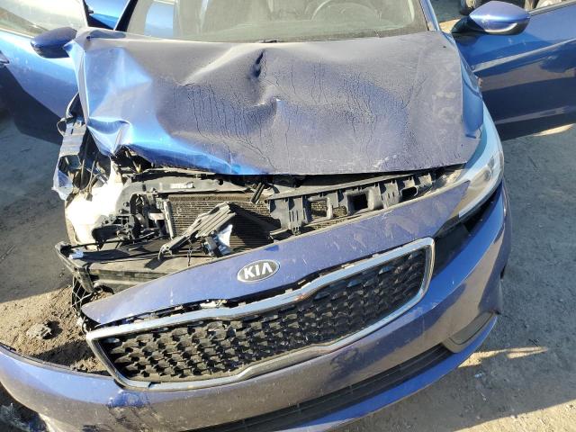 3KPFK4A76JE254408 - 2018 KIA FORTE LX BLUE photo 11