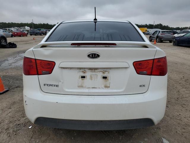 KNAFU4A25D5680005 - 2013 KIA FORTE EX WHITE photo 6