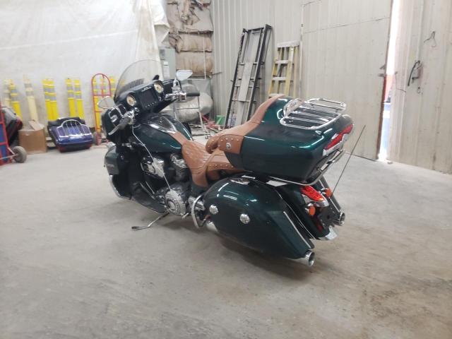 56KTRAAA5J3360620 - 2018 INDIAN MOTORCYCLE CO. ROADMASTER GREEN photo 3