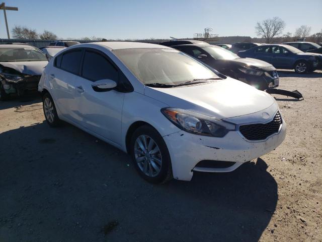 KNAFX4A67E5160349 - 2014 KIA FORTE LX WHITE photo 4