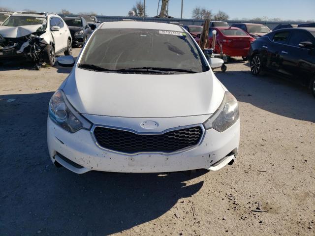 KNAFX4A67E5160349 - 2014 KIA FORTE LX WHITE photo 5