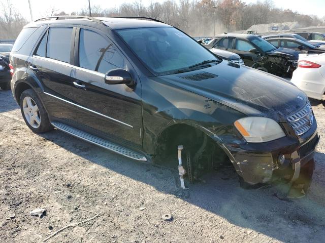 4JGBB72E08A375196 - 2008 MERCEDES-BENZ ML 550 BLACK photo 4