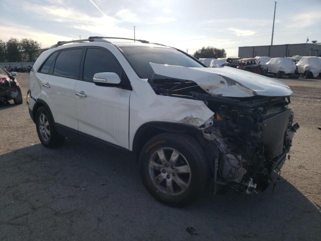 5XYKT3A64CG214556 - 2012 KIA SORENTO BASE WHITE photo 4