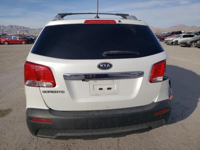 5XYKT3A64CG214556 - 2012 KIA SORENTO BASE WHITE photo 6