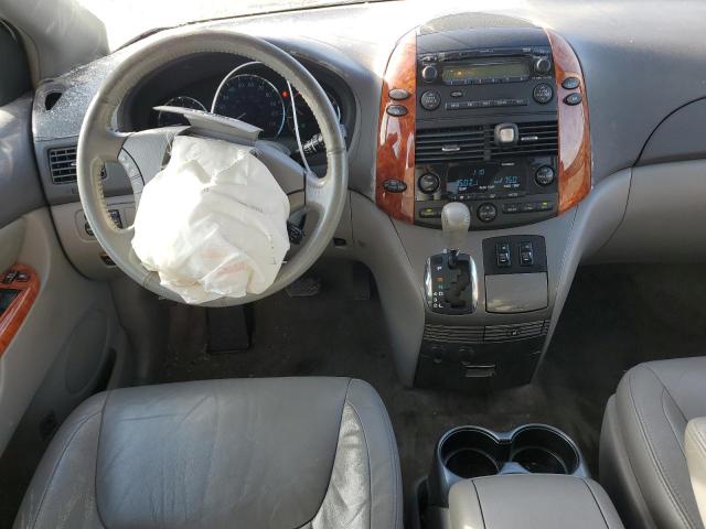 5TDYK4CC1AS326396 - 2010 TOYOTA SIENNA XLE WHITE photo 8