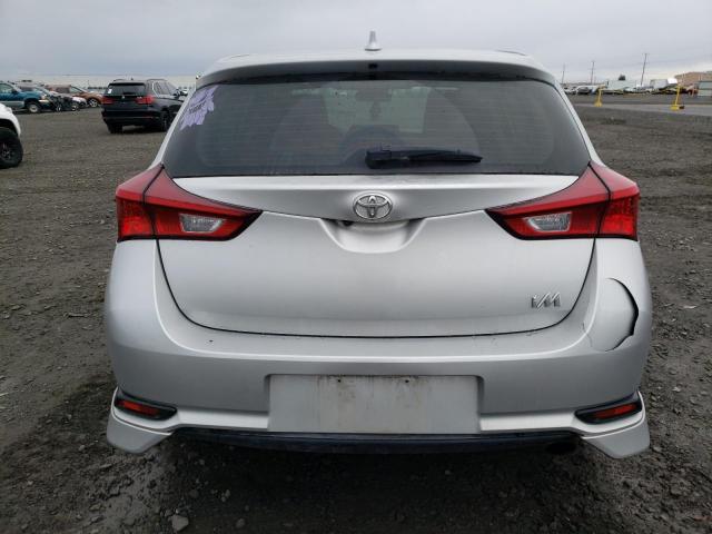 JTNKARJE9JJ574379 - 2018 TOYOTA COROLLA IM SILVER photo 6