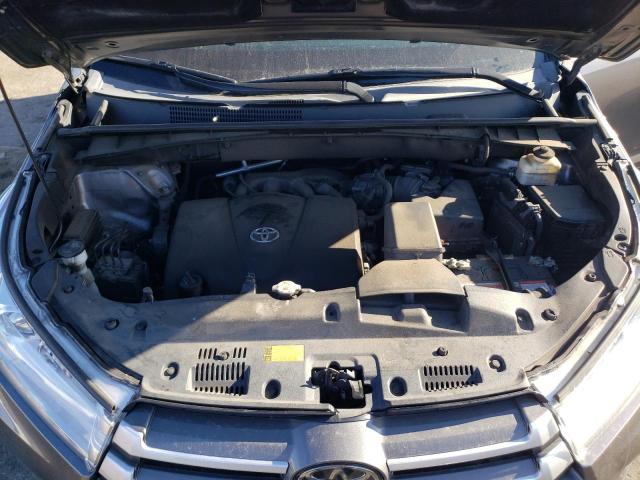 5TDBZRFH0JS907989 - 2018 TOYOTA HIGHLANDER LE GRAY photo 11