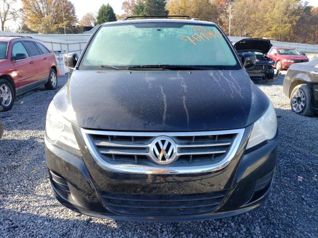 2C4RVABG8CR393653 - 2012 VOLKSWAGEN ROUTAN SE BLACK photo 5