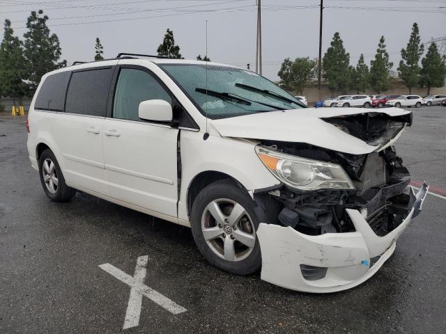 2V4RW3DG9BR634078 - 2011 VOLKSWAGEN ROUTAN SE WHITE photo 4