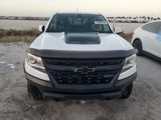 1GCGTEEN0J1247411 - 2018 CHEVROLET COLORADO ZR2 WHITE photo 5