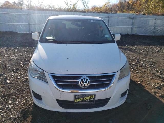 2V8HW54X59R601465 - 2009 VOLKSWAGEN ROUTAN SEL WHITE photo 5