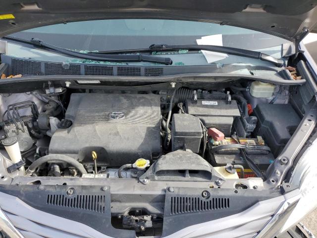 5TDYK3DC8FS570319 - 2015 TOYOTA SIENNA XLE GRAY photo 12