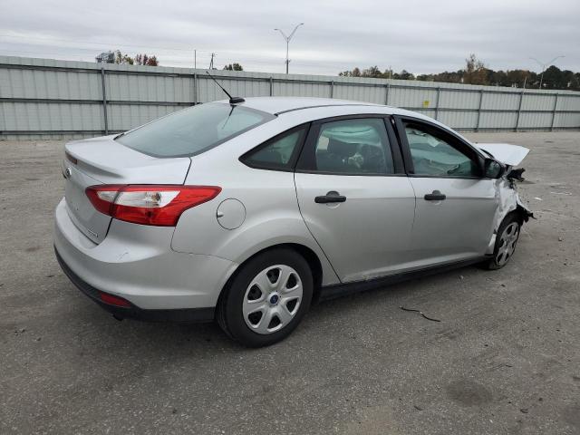 1FAHP3E26CL477003 - 2012 FORD FOCUS S GRAY photo 3