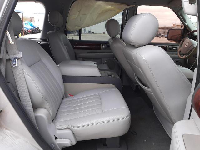 5LMFU27R24LJ22743 - 2004 LINCOLN NAVIGATOR 银色 照片 11