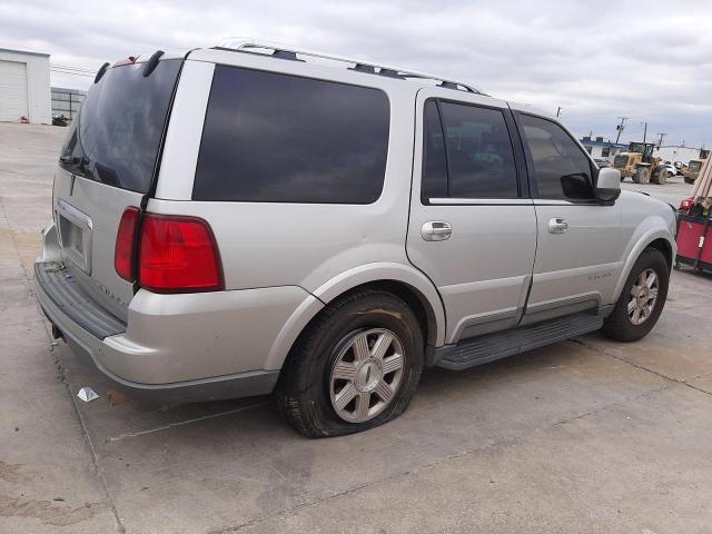 5LMFU27R24LJ22743 - 2004 LINCOLN NAVIGATOR 银色 照片 3