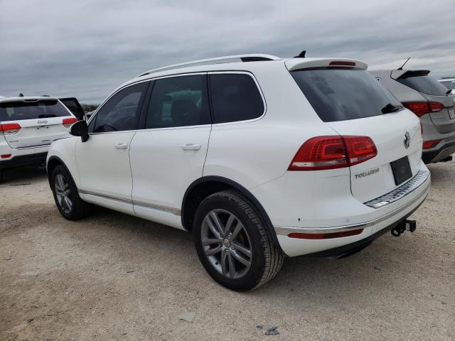 WVGEF9BP7FD007057 - 2015 VOLKSWAGEN TOUAREG V6 WHITE photo 2