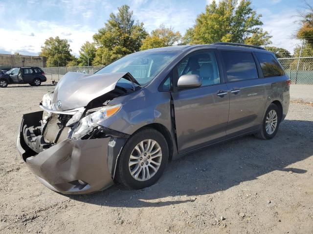 2016 TOYOTA SIENNA XLE, 