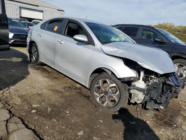 3KPF24AD8ME413374 - 2021 KIA FORTE FE SILVER photo 4