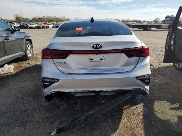 3KPF24AD8ME413374 - 2021 KIA FORTE FE SILVER photo 6