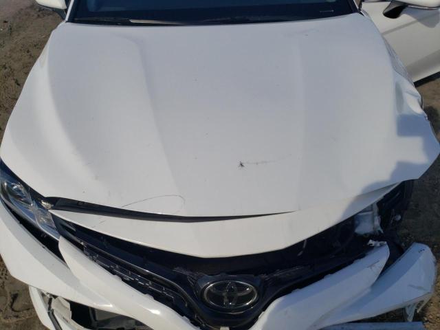 4T1B11HKXKU172898 - 2019 TOYOTA CAMRY L WHITE photo 11