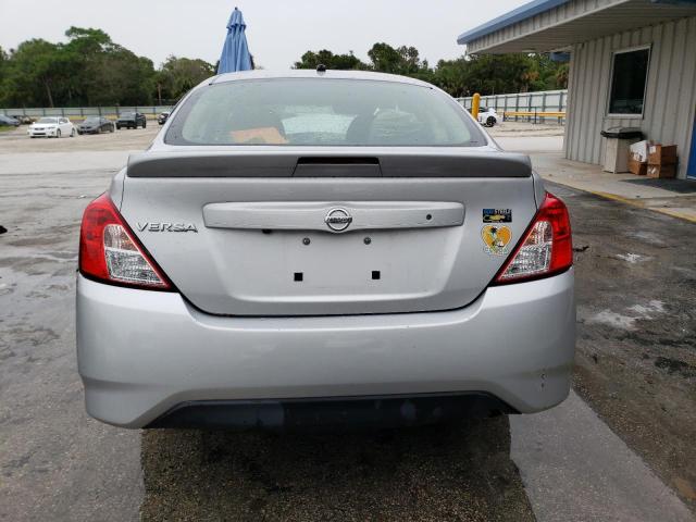 3N1CN7AP4KL861077 - 2019 NISSAN VERSA S SILVER photo 6