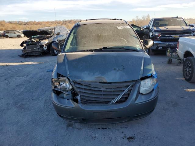 2C4GP44RX5R215800 - 2005 CHRYSLER TOWN & COU LX BLUE photo 5