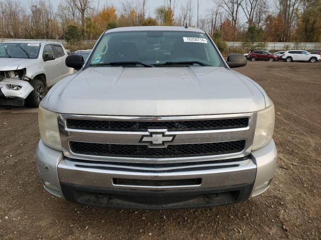 1GCRKSE32BZ154563 - 2011 CHEVROLET SILVERADO K1500 LT SILVER photo 5