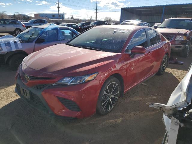 4T1G11AK8LU389349 - 2020 TOYOTA CAMRY SE RED photo 1