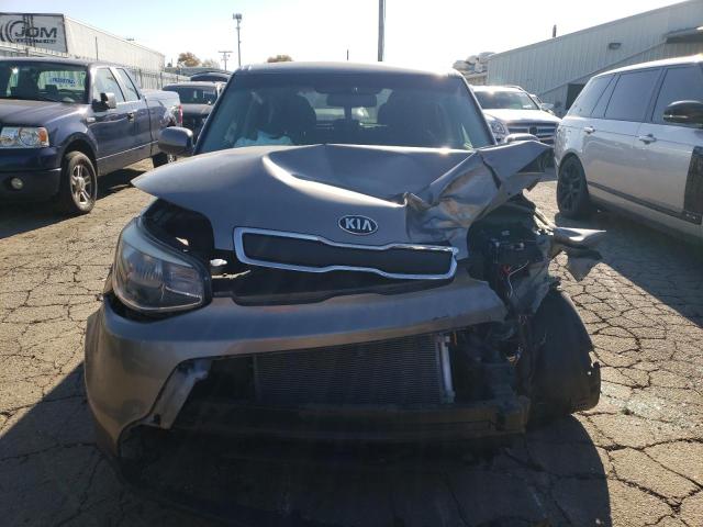 KNDJN2A24F7157127 - 2015 KIA SOUL SILVER photo 5