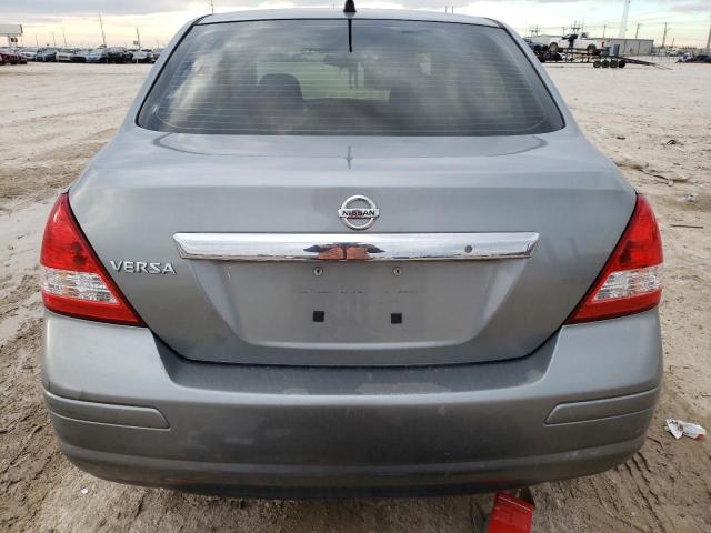 3N1BC11E89L398156 - 2009 NISSAN VERSA S GRAY photo 6