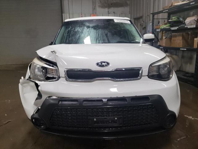 KNDJN2A25G7820951 - 2016 KIA SOUL WHITE photo 5